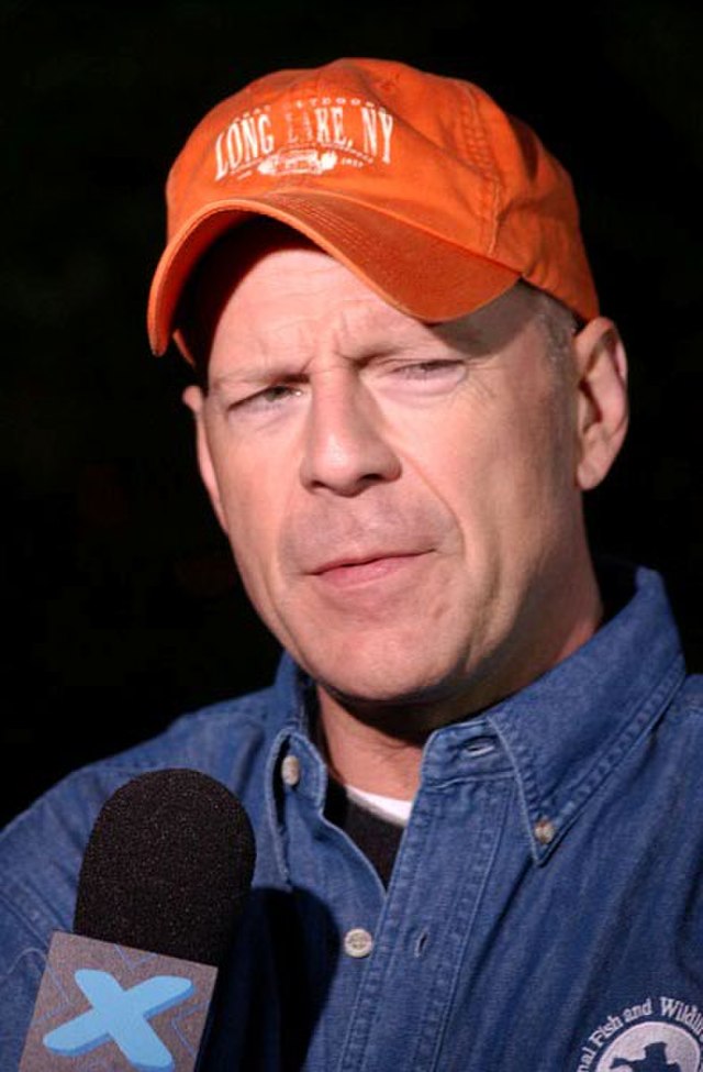 La lucha de Bruce Willis: Ya no puede hablar, leer ni caminar