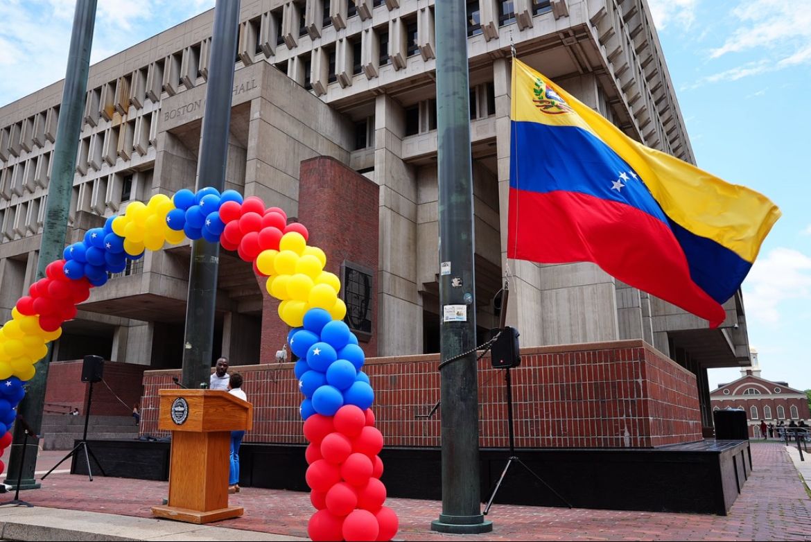 Bandera de Venezuela se izó en Boston por su independencia