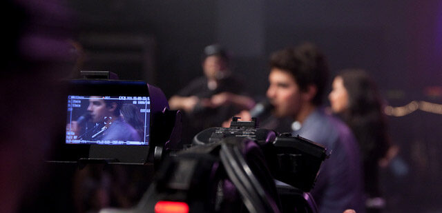 Jonas Brothers y Demi Lovato reviven "Camp Rock" en concierto