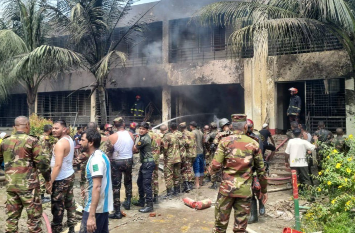 Accidente aéreo en escuela de Bangladesh deja 19 muertos