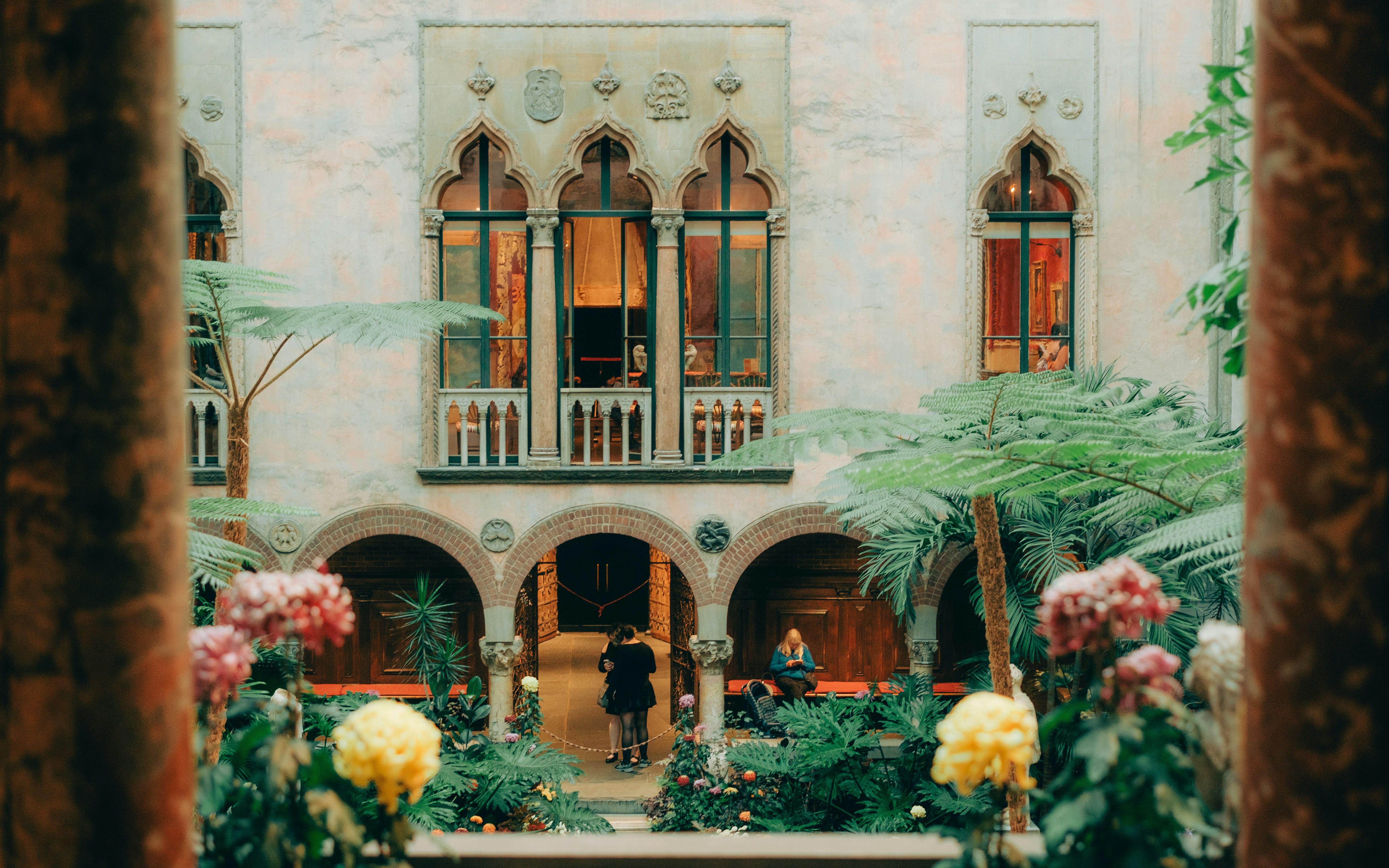 Las Capuchinas en Cascada Llenan de Color el Museo Isabella Stewart Gardner