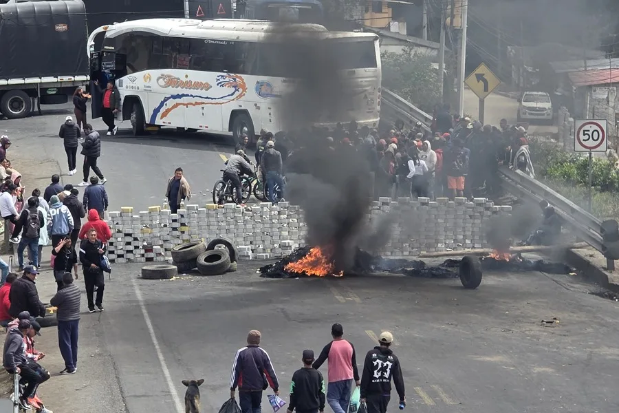 Ecuador decreta estado de excepción por paro de transportistas