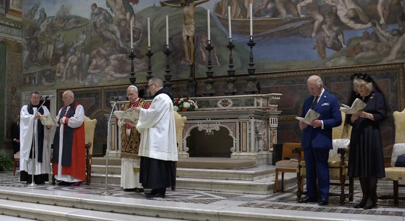 Histórico: Carlos III y el Papa tienden un puente entre dos iglesias