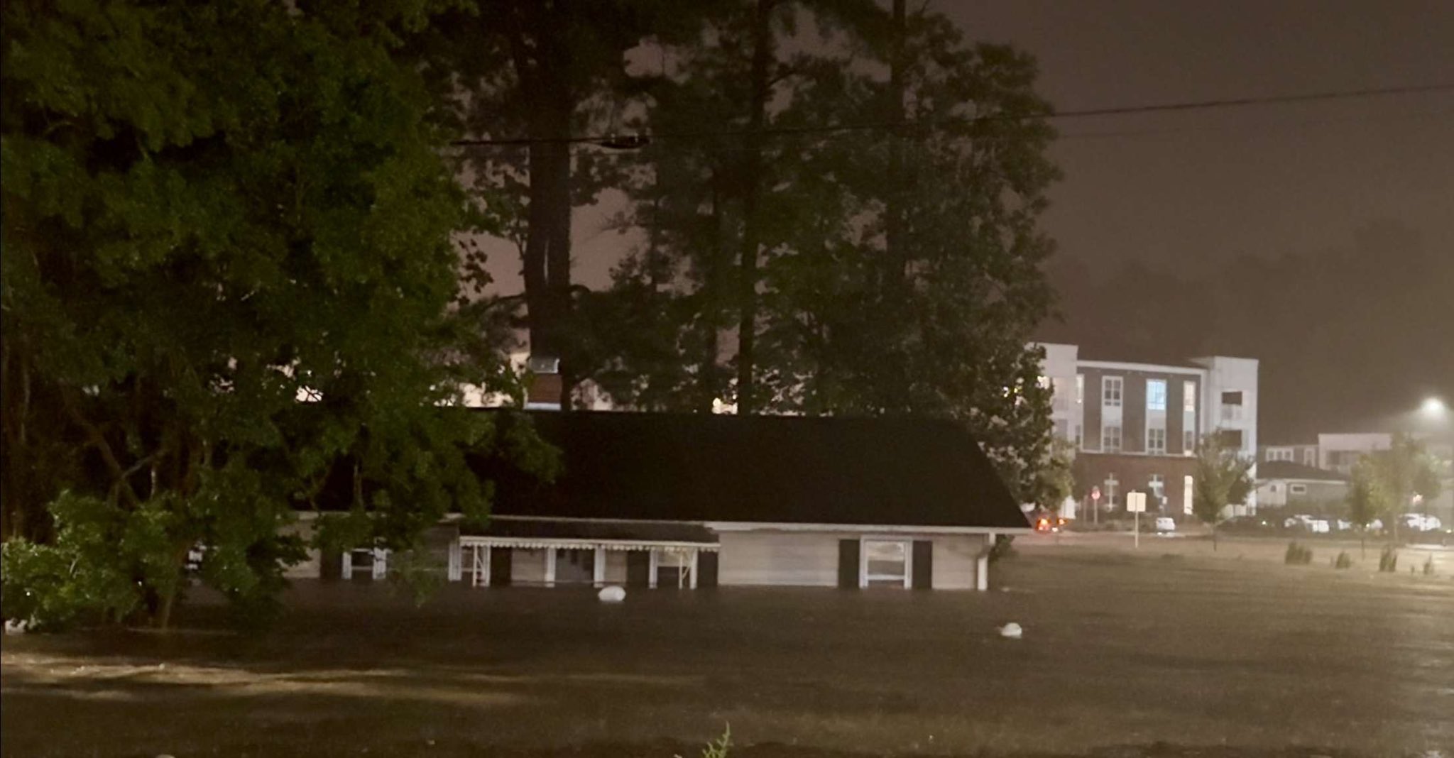 Chantal deja graves inundaciones en las Carolinas