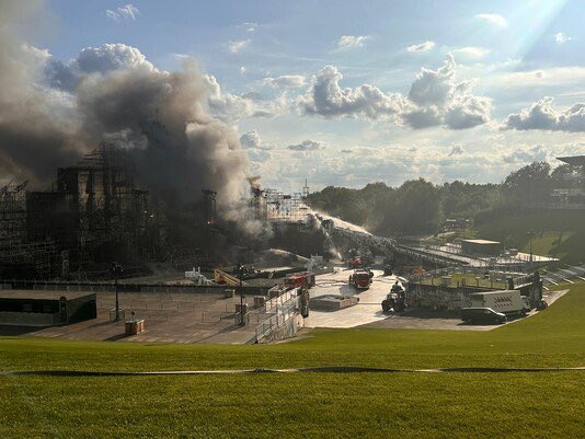 A días de Tomorrowland, el escenario se prendió en llamas