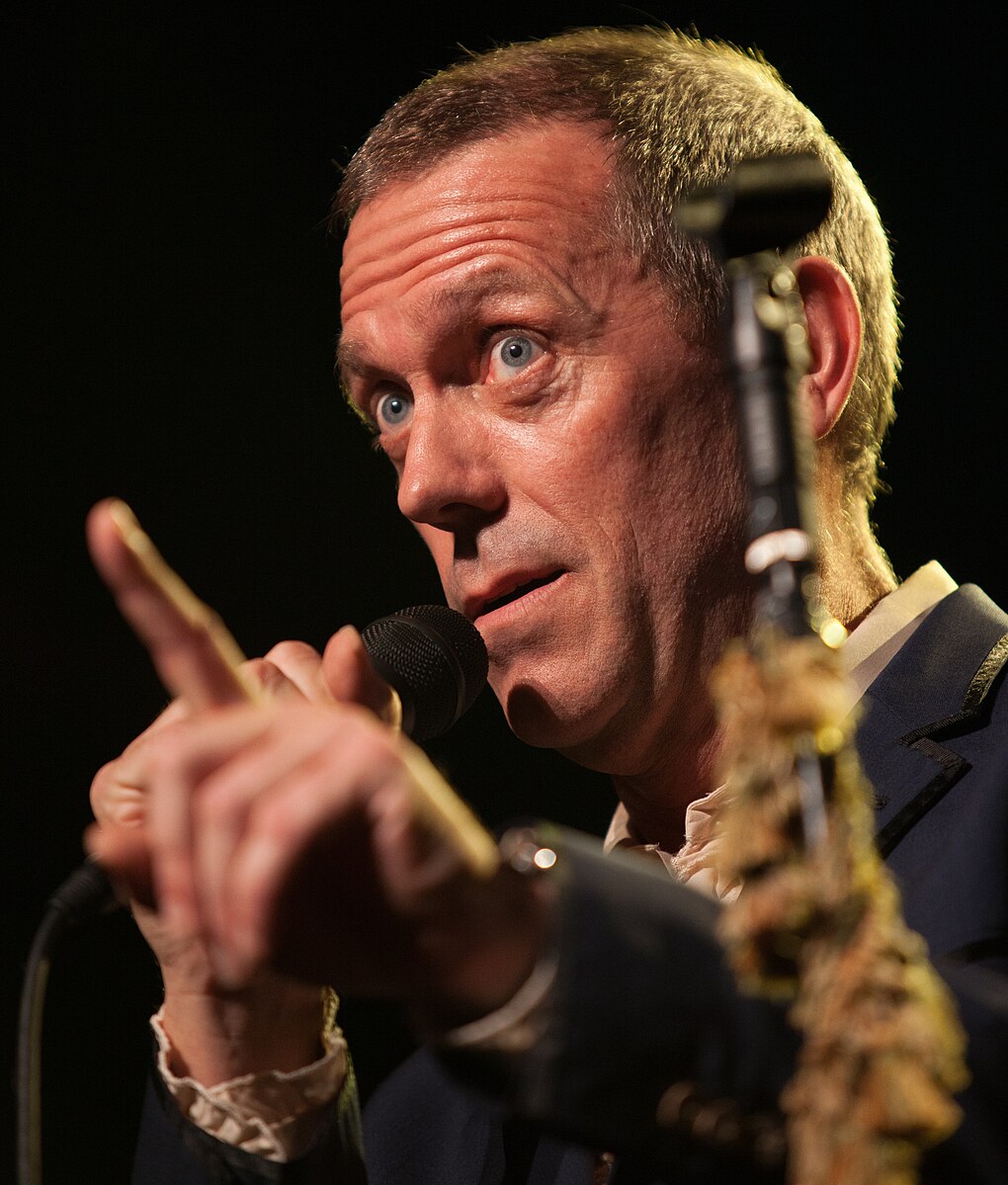 Hugh Laurie será Dumbledore en audiolibros de "Harry Potter"