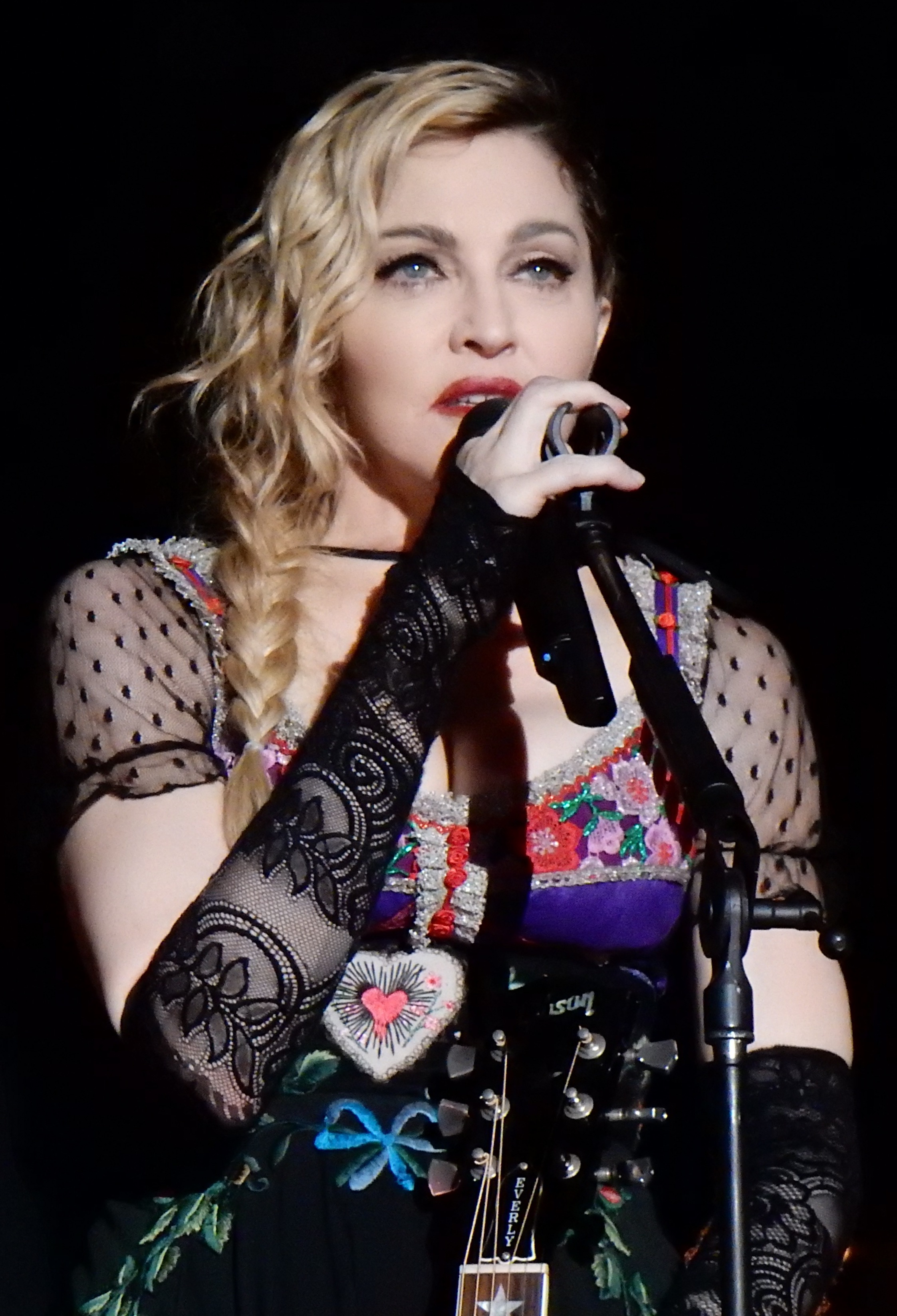 Madonna le Implora al Papa León XIV que Intervenga en Gaza