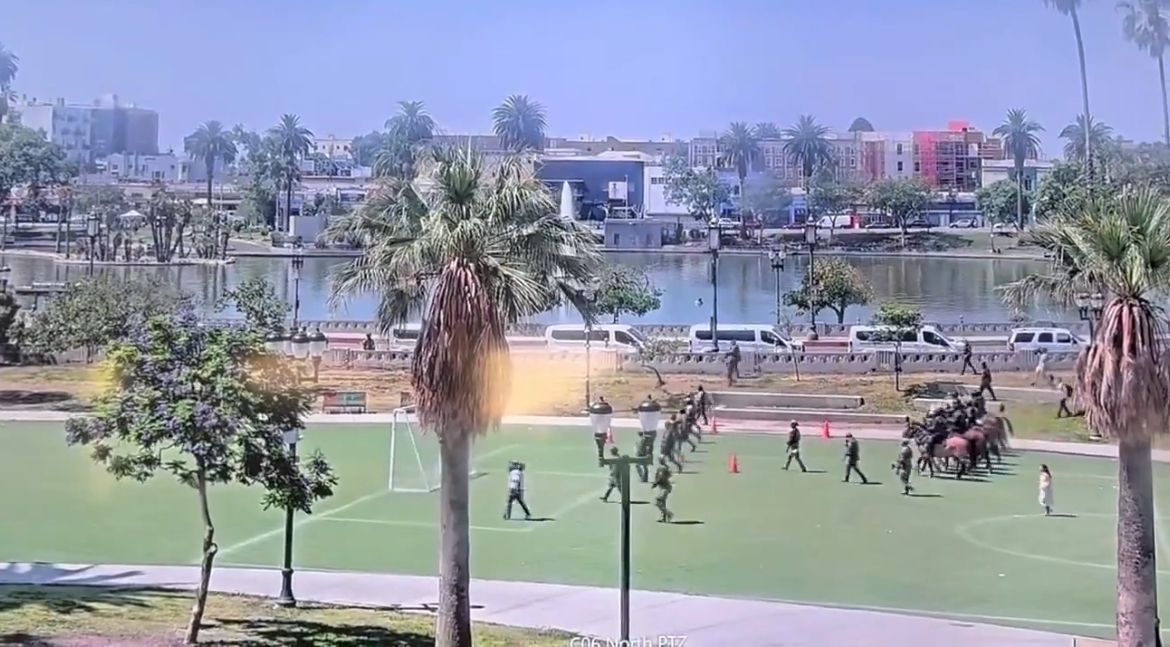 Bass frena a ICE: "Esto es inaceptable e inconstitucional"