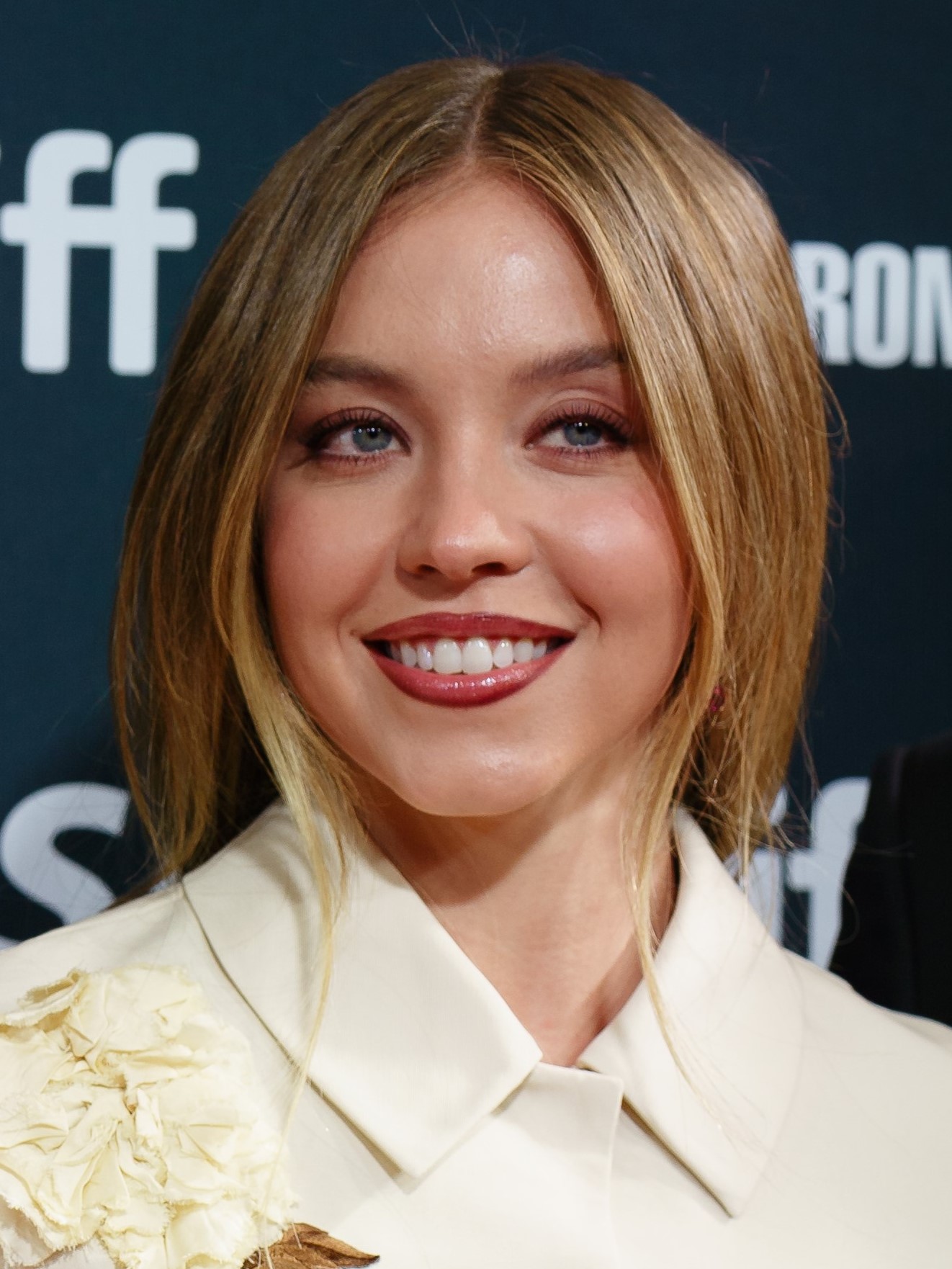 Sydney Sweeney: Campaña de Moda Inicia Debates Eugenésicos