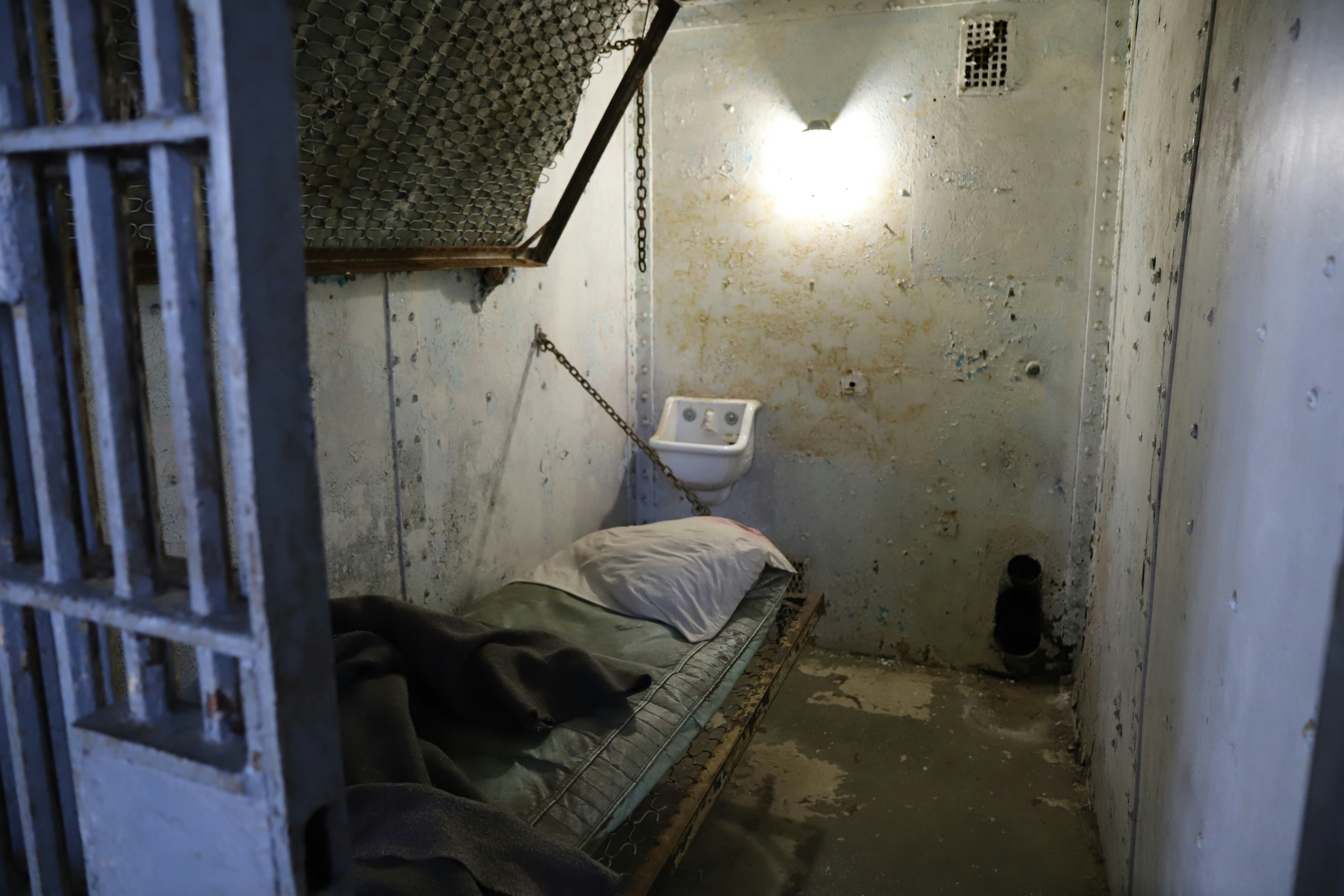 Human Rights Watch alerta condiciones inhumanas en centros ICE